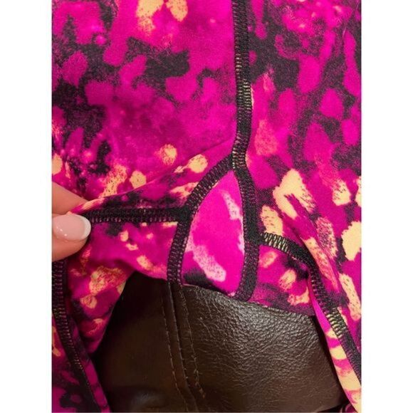 Betsy Johnson hot pink performance cropped activewear pants size medium - Picture 10 of 12